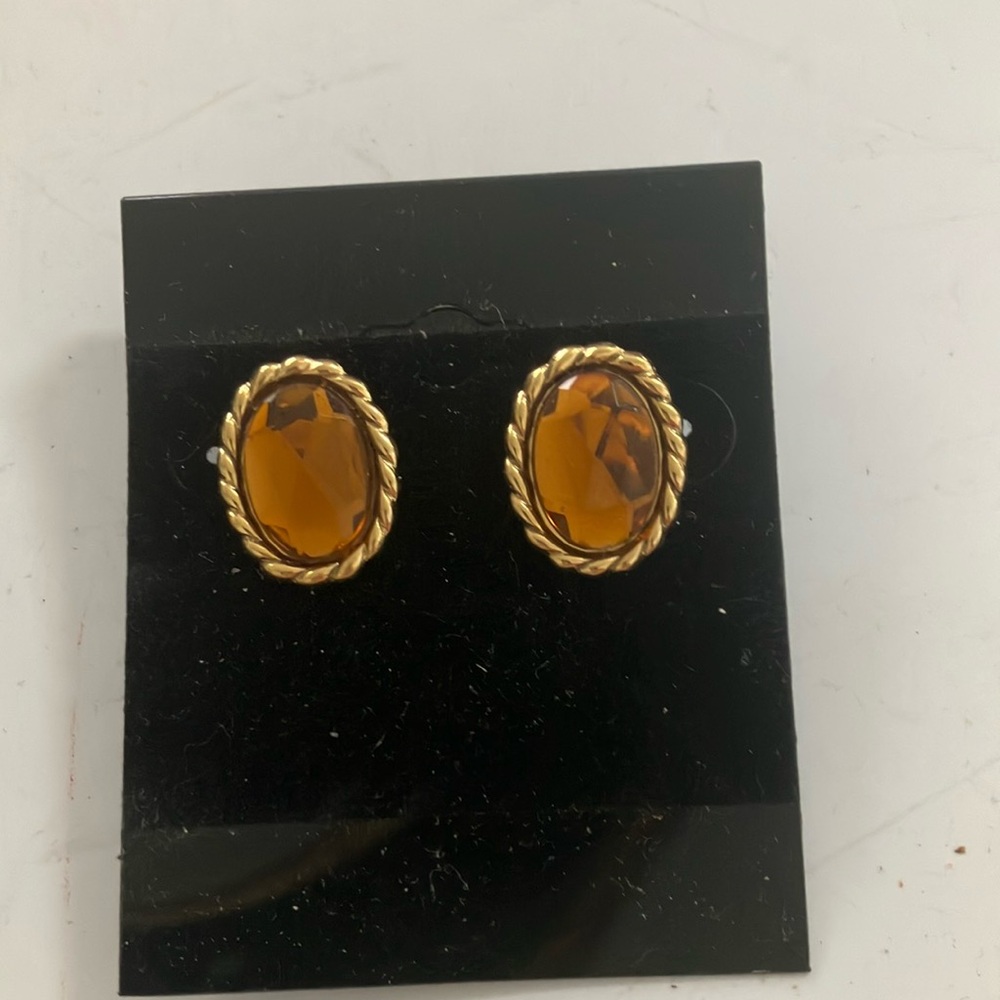 Ladies post earrings